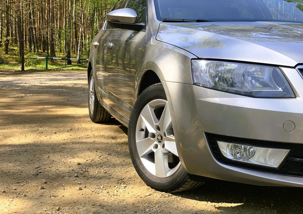 Skoda Octavia cena 29600 przebieg: 209000, rok produkcji 2013 z Strzyżów małe 407